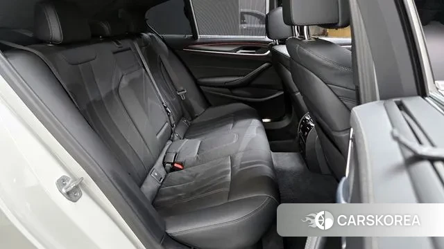 BMW 5 Series (G30) 2023 Белый из Кореи, фото 3