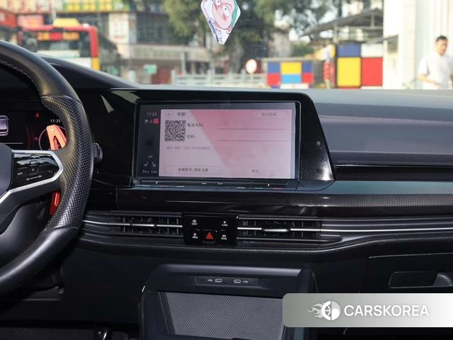Volkswagen Golf 2023 Белый из Китая, фото 3