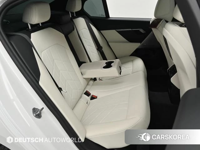 BMW 5 Series (G60) 2025 Белый из Кореи, фото 3