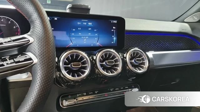 Mercedes-Benz GLB-Class X247 2024 Серебристо-серый из Кореи, фото 3