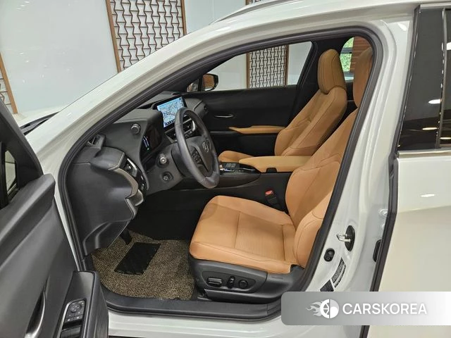 Lexus UX300h 2025 Жемчужный цвет из Кореи, фото 3