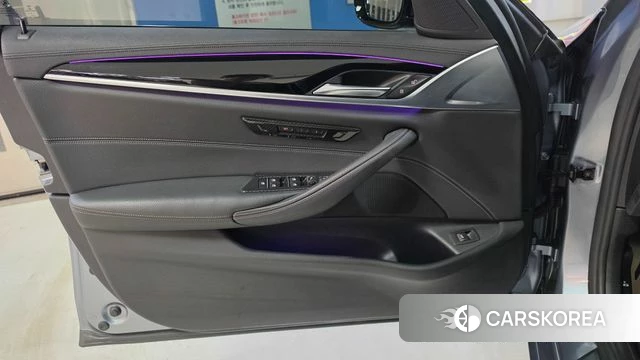 BMW 5 Series (G30) 2018 Серый из Кореи, фото 3