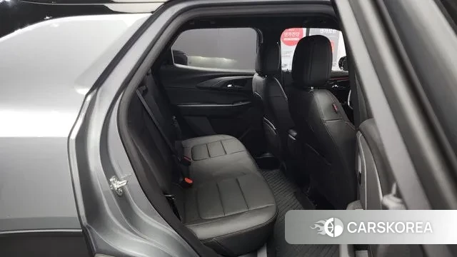 Chevrolet (GM Daewoo) The New Trail Blazer 2025 Серебристо-серый из Кореи, фото 3