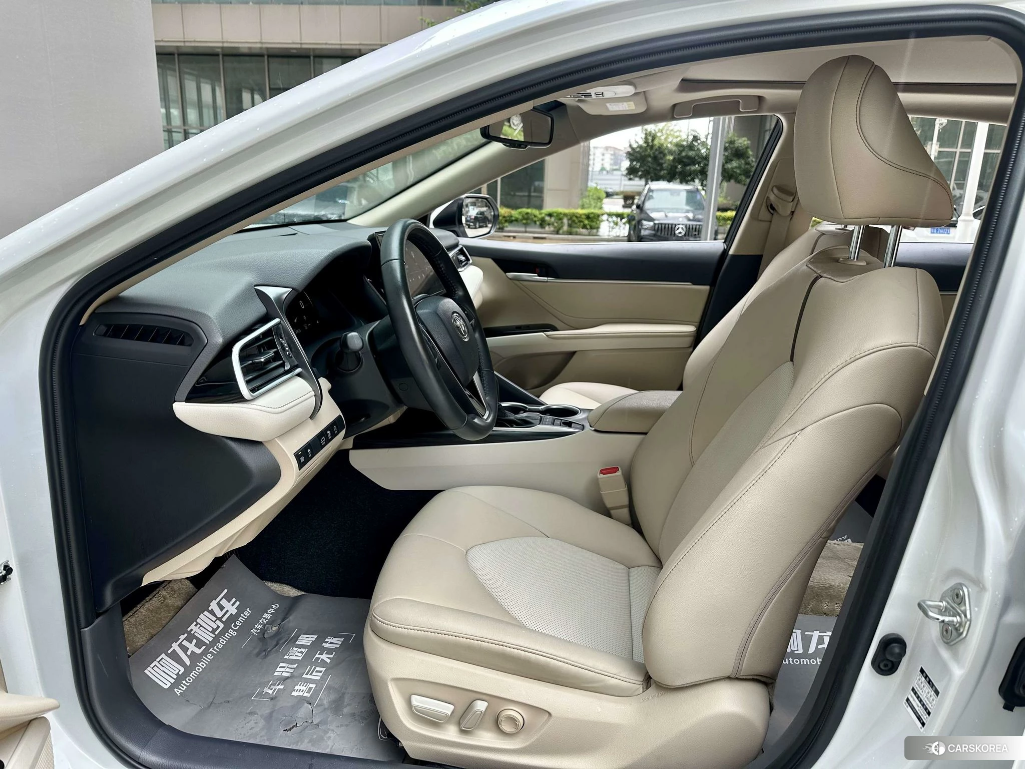 Toyota Camry 2021 Белый из Китая, фото 3