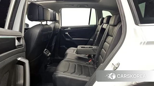 Volkswagen Tiguan second Generation 2023 Белый из Кореи, фото 3