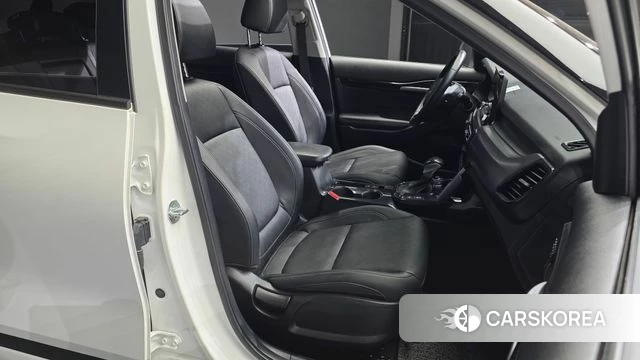 Kia Seltos 2022 Белый из Кореи, фото 3
