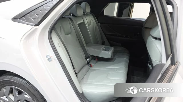 Hyundai The New Avante (CN7) 2023 Серебристо-серый из Кореи, фото 3