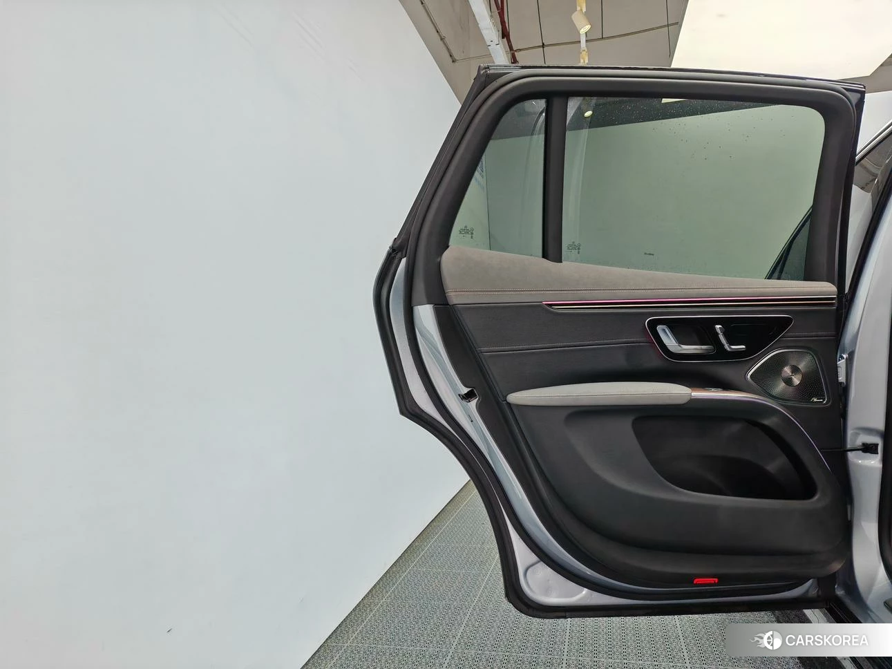 Mercedes-Benz EQS SUV 2023 Серебристо-серый из Китая, фото 3