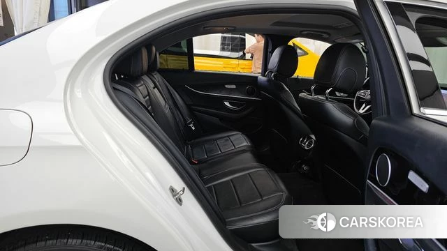 Mercedes-Benz E-Class W213 2018 Белый из Кореи, фото 3