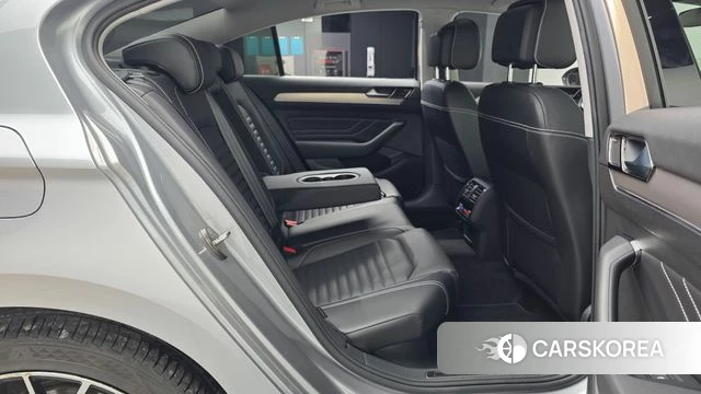 Volkswagen Passat GT (B8) 2021 Серебристо-серый из Кореи, фото 3