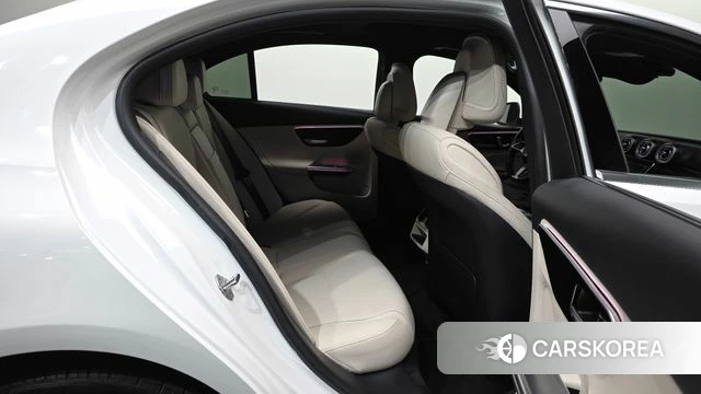 Mercedes-Benz C-Class W206 2023 Белый из Кореи, фото 3