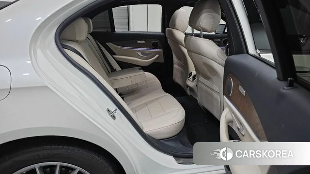 Mercedes-Benz E-Class W213 2022 Белый из Кореи, фото 3