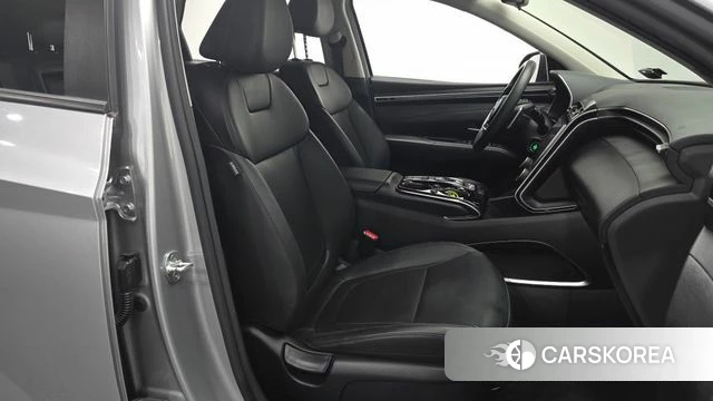 Hyundai Tucson (NX4) 2022 Серебристо-серый из Кореи, фото 3