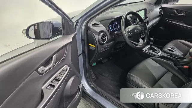 Hyundai Kona 2018 Светло-серебряный цвет из Кореи, фото 3