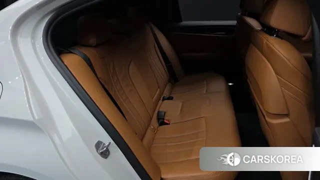 BMW 5 Series (G30) 2021 Белый из Кореи, фото 3