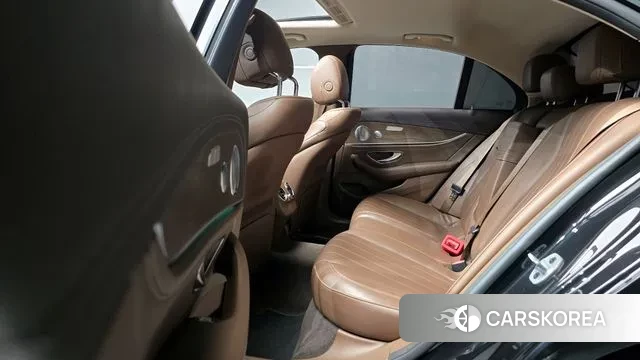Mercedes-Benz E-Class W213 2018 Белый из Кореи, фото 3