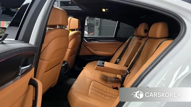 BMW 5 Series (G30) 2023 Белый из Кореи, фото 3