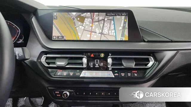 BMW 1 Series (F40) 2024 Серебристо-серый из Кореи, фото 3