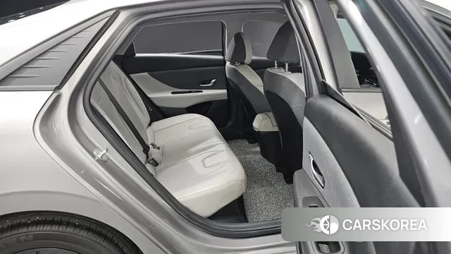 Hyundai Avante Hybrid (CN7) 2022 Серебристо-серый из Кореи, фото 3