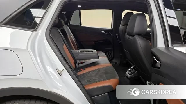 Volkswagen ID.4 2023 Белый из Кореи, фото 3