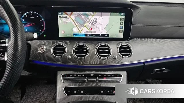 Mercedes-Benz E-Class W213 2023 Белый из Кореи, фото 3