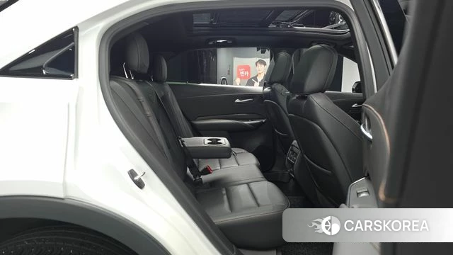 Cadillac XT4 2023 Белый из Кореи, фото 3