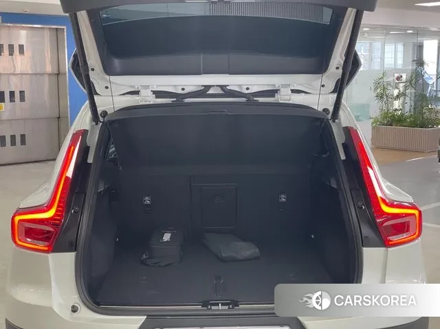 Volvo XC40 2025 Белый из Кореи, фото 3