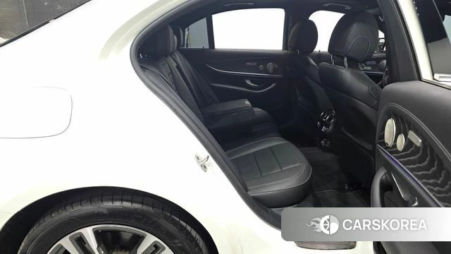 Mercedes-Benz E-Class W213 2022 Белый из Кореи, фото 3