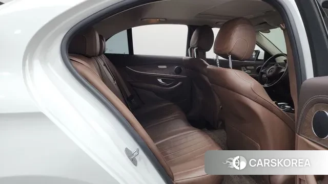 Mercedes-Benz E-Class W213 2018 Белый из Кореи, фото 3