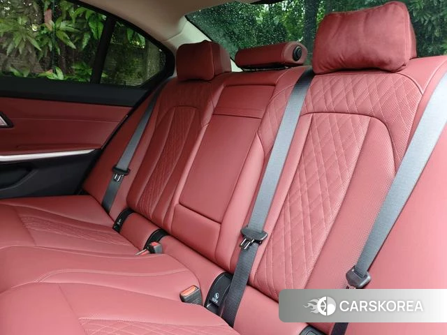 BMW 3 series 2025 Серебристо-серый из Китая, фото 3