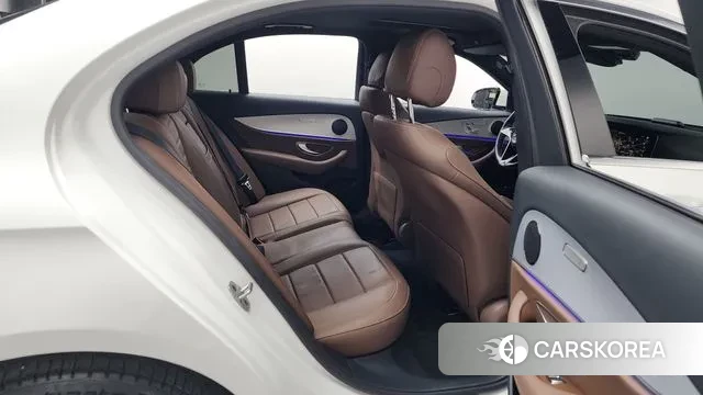 Mercedes-Benz E-Class W213 2021 Белый из Кореи, фото 3