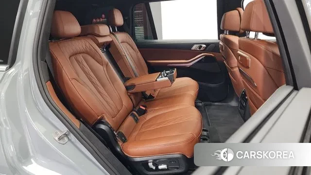 BMW X7 (G07) 2024 Серебристо-серый из Кореи, фото 3