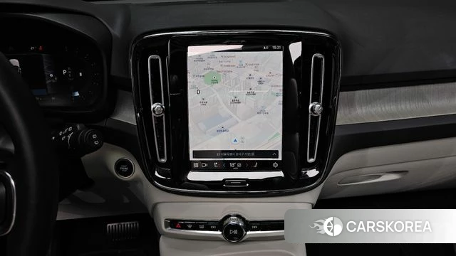 Volvo XC40 2023 Белый из Кореи, фото 3