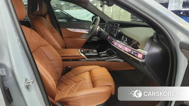 BMW 7 Series (G70) 2025 Небесно-голубой из Кореи, фото 3