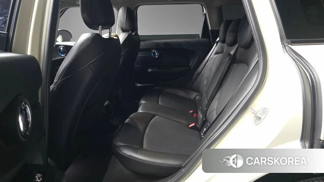Mini Cooper Clubman 2019 Жемчужный цвет из Кореи, фото 3