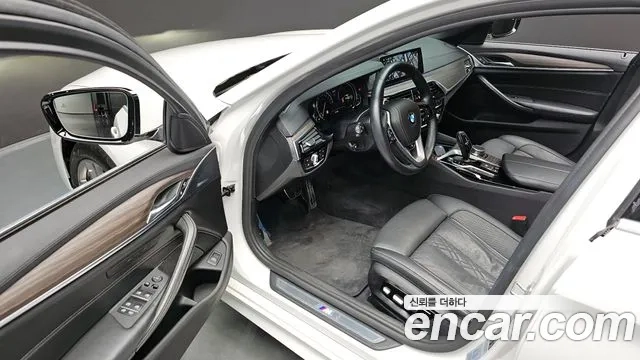 BMW 5 Series (G30) 2018 Белый из Кореи, фото 3