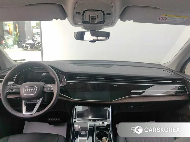 Audi Q7 2021 Черный из Китая, фото 3