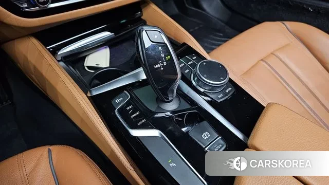 BMW 5 Series (G30) 2018 Белый из Кореи, фото 3