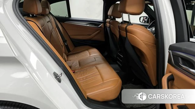 BMW 5 Series (G30) 2018 Белый из Кореи, фото 3