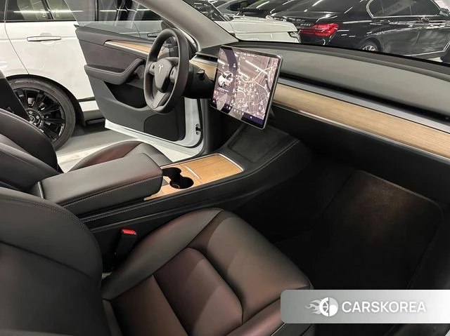 Tesla Model Y 2023 Белый из Кореи, фото 3