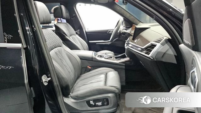BMW X7 (G07) 2026 Черный из Кореи, фото 3