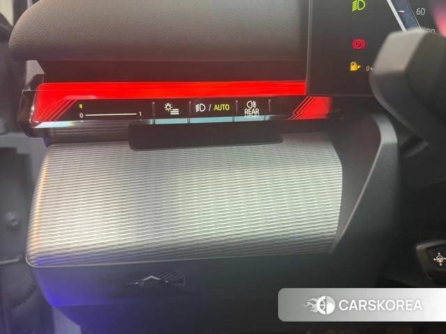 BMW 5 Series (G60) 2024 Цвет галактики из Кореи, фото 3