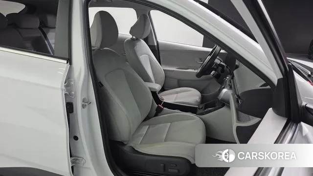 Hyundai Kona (SX2) 2023 Белый из Кореи, фото 3