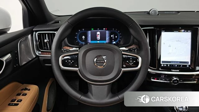 Volvo V60 Cross-Country 2nd Generation 2023 Белый из Кореи, фото 3