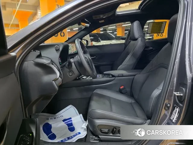 Lexus UX300h 2024 Серый из Кореи, фото 3