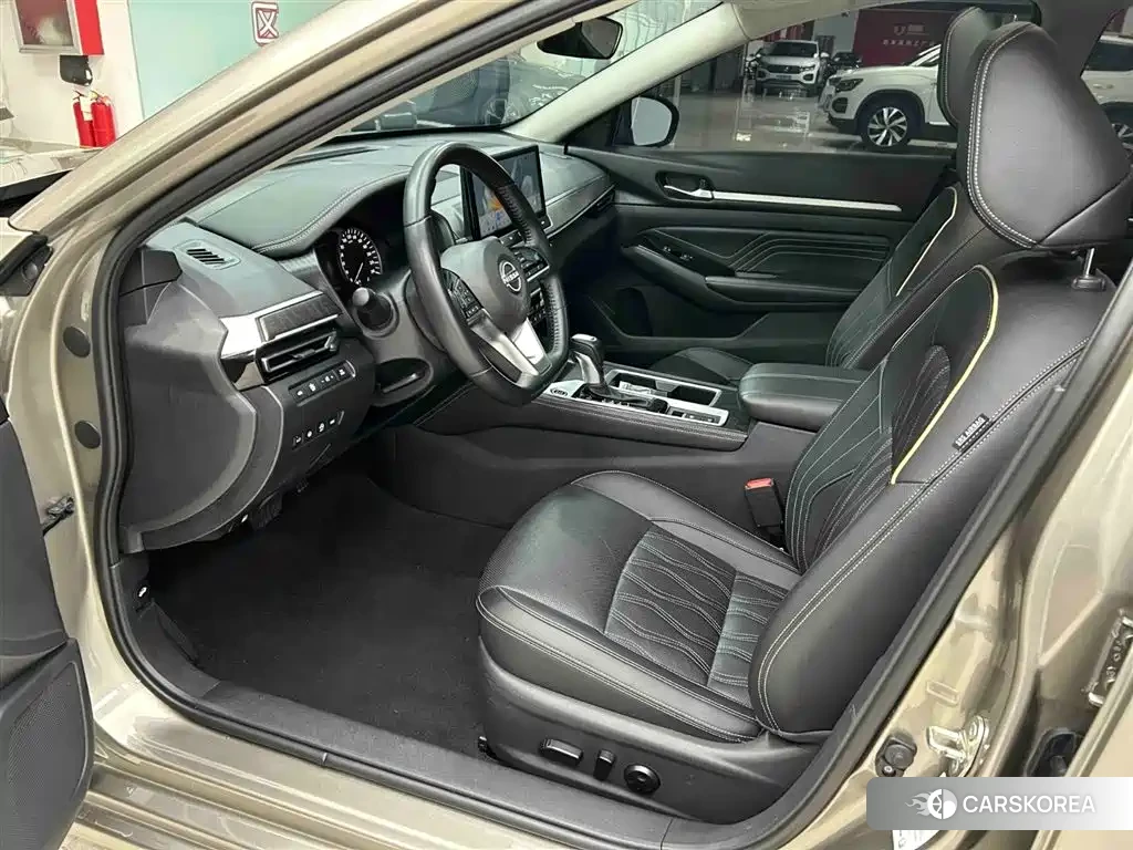 Nissan Altima 2023 Champagne/brown из Китая, фото 3