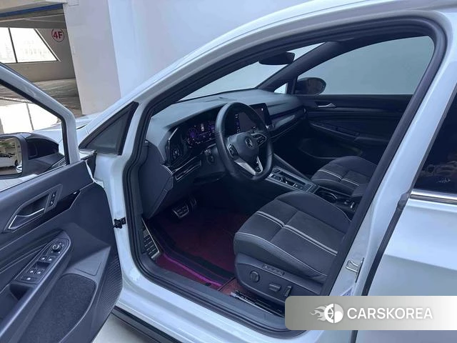 Volkswagen Golf 2023 Белый из Китая, фото 3