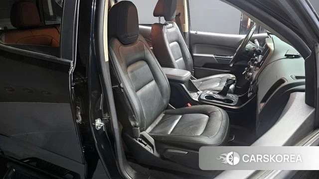Chevrolet (GM Daewoo) Real New Colorado 2022 Черный из Кореи, фото 3