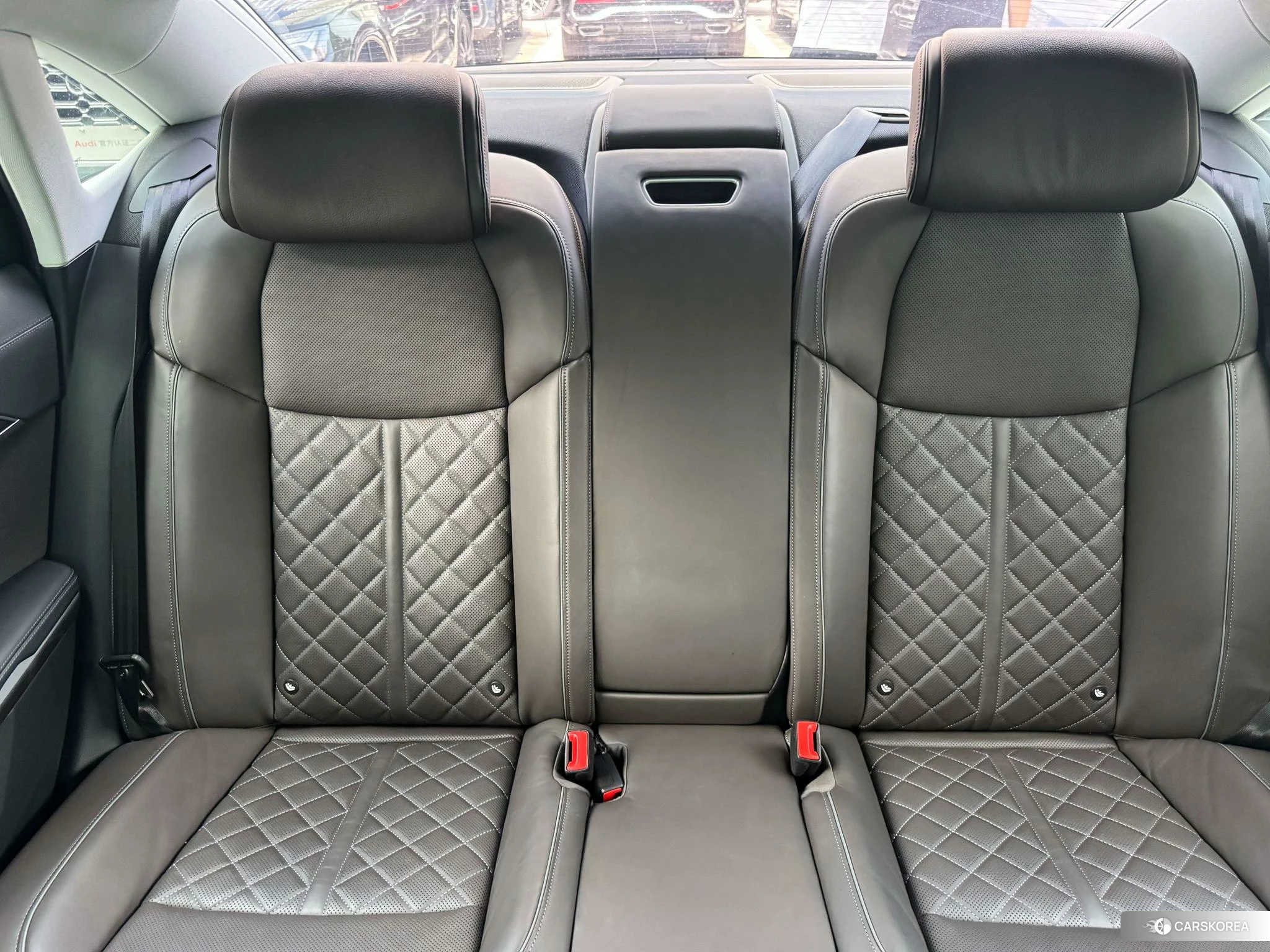 Audi A8 2022 Черный из Китая, фото 3