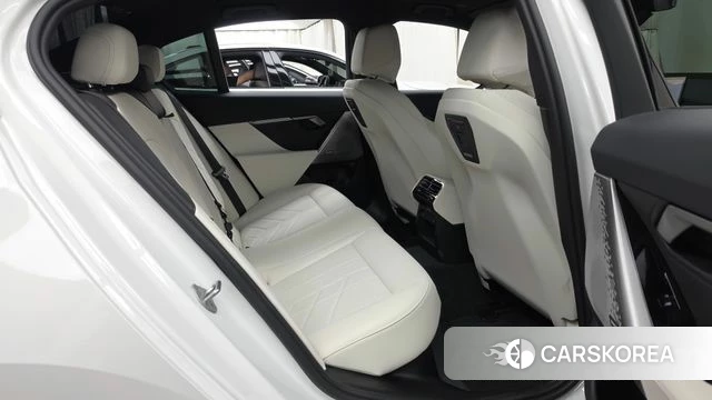 BMW 5 Series (G60) 2026 Белый из Кореи, фото 3